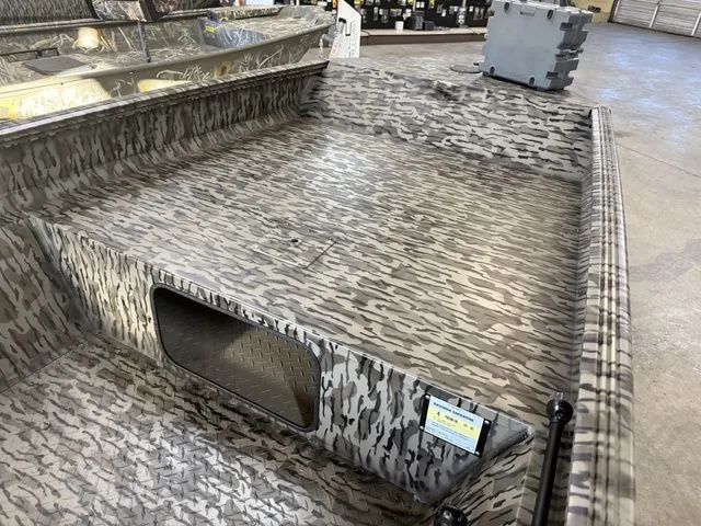 Slide: The Image of Edge Boats 553 DB Sportsman 2025 - 3