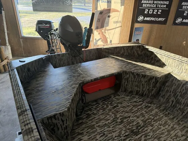 Slide: The Image of Edge Boats 553 DB Sportsman 2025 - 5