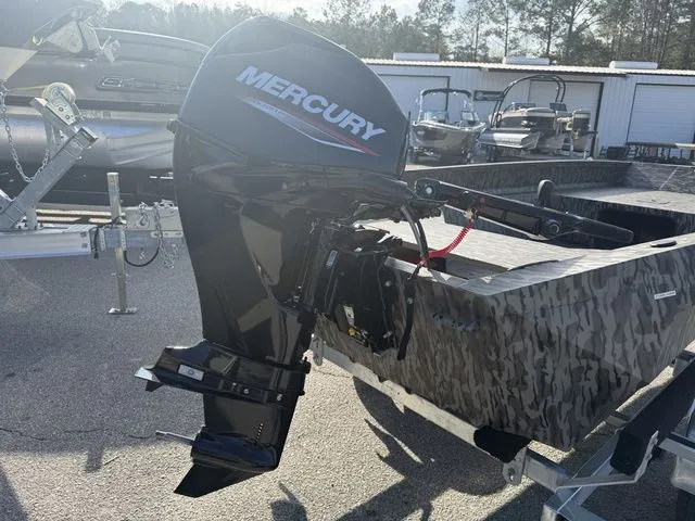 Slide: The Image of Edge Boats 553 DB 2026 - 3