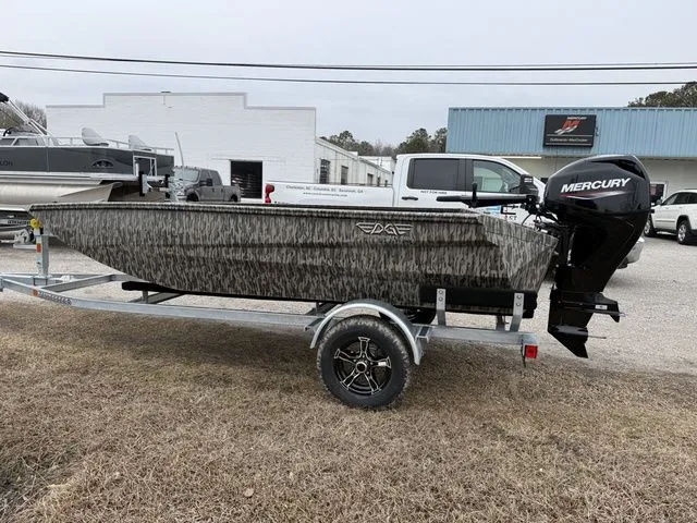 Slide: The Image of Edge Boats 553 DB 2026 - 3