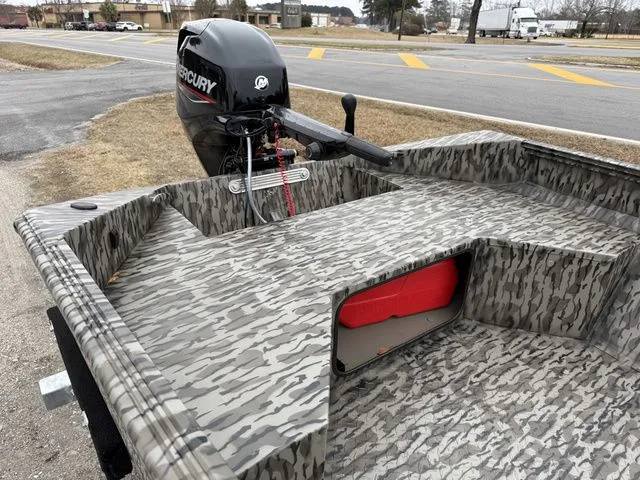 Slide: The Image of Edge Boats 553 DB 2026 - 4