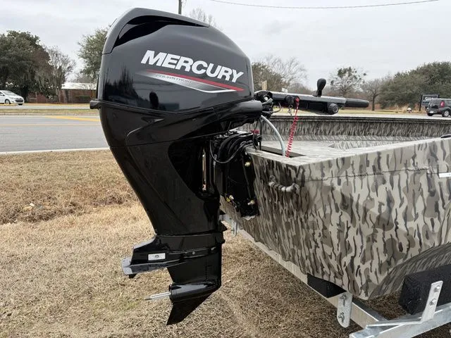 Slide: The Image of Edge Boats 553 DB 2026 - 7