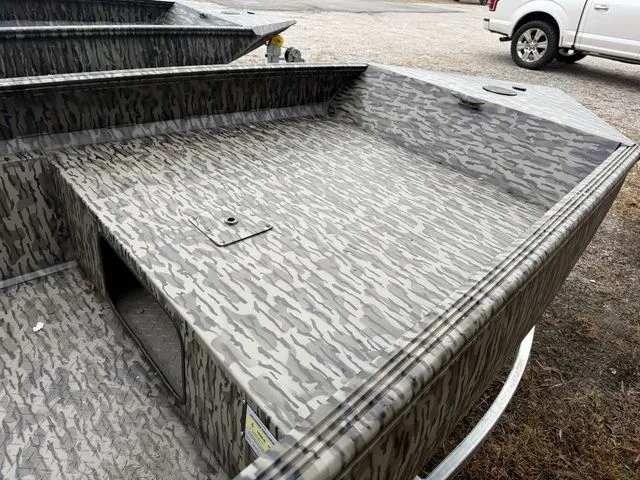 Slide: The Image of Edge Boats 553 DB 2026 - 3