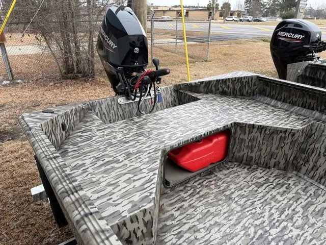 Slide: The Image of Edge Boats 553 DB 2026 - 5