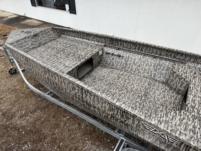 Slide: The Image of Edge Boats 553 DB 2026 - 9