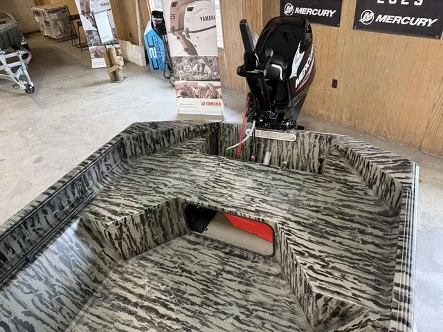 Slide: The Image of Edge Boats 553 DB 2026 - 3