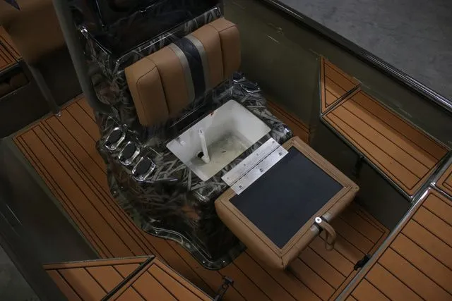 Slide: The Image of Edge Boats 963 CC 2026 - 13