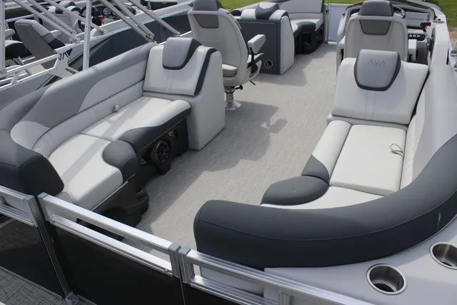 Slide: The Image of Avalon LSZ - 23 FT Quad Lounger 2026 - 15