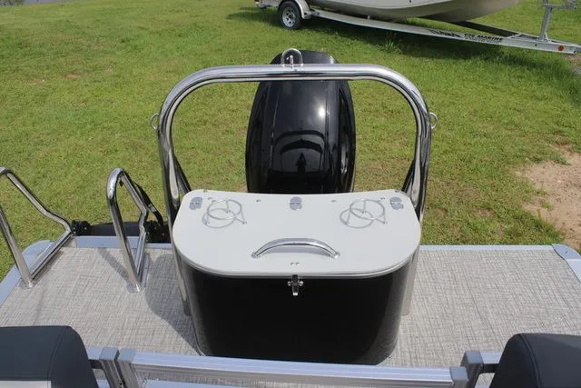 Slide: The Image of Avalon LSZ - 23 FT Quad Lounger 2026 - 16