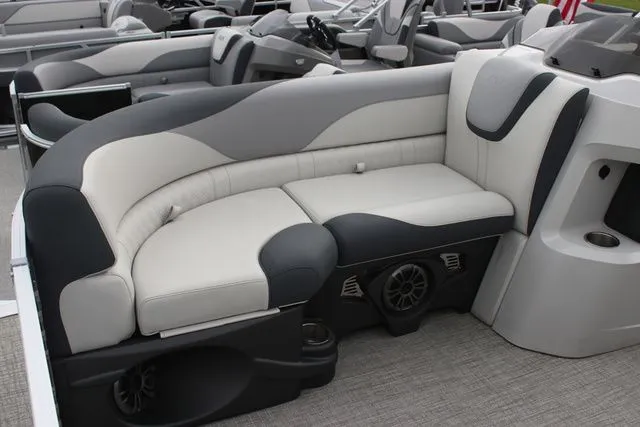 Slide: The Image of Avalon LSZ - 23 FT Quad Lounger 2026 - 5