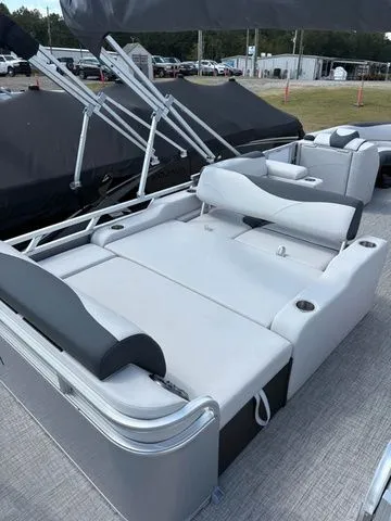 Slide: The Image of Avalon LSZ - 23 FT VRL 2026 - 12