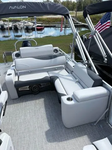 Slide: The Image of Avalon LSZ - 23 FT VRL 2026 - 9