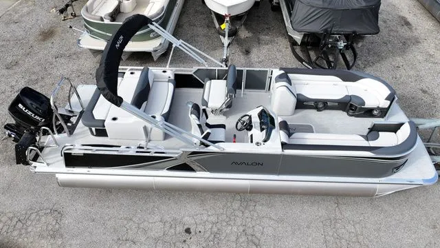 Slide: The Image of Avalon LSZ - 25 FT Entertainer 2026 - 11