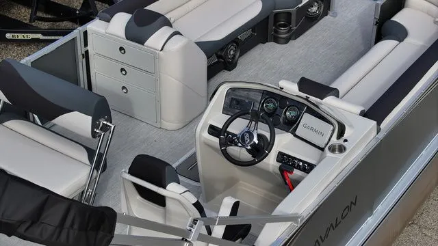 Slide: The Image of Avalon LSZ - 25 FT Entertainer 2026 - 15