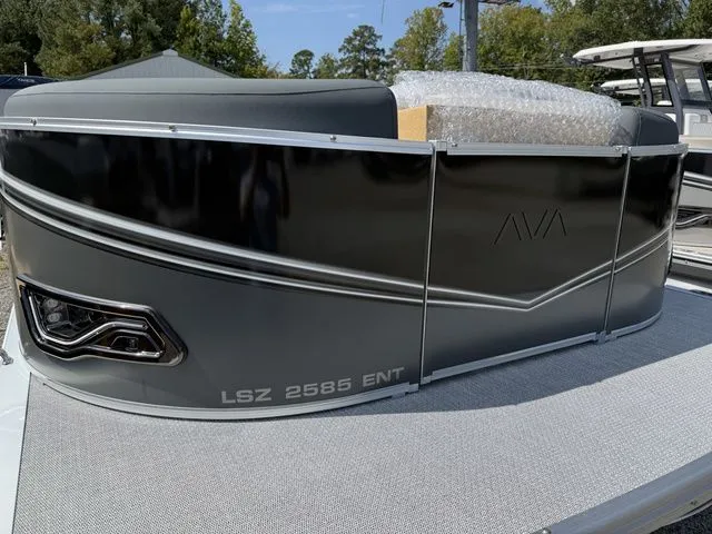 Slide: The Image of Avalon LSZ - 25 FT Entertainer 2026 - 16