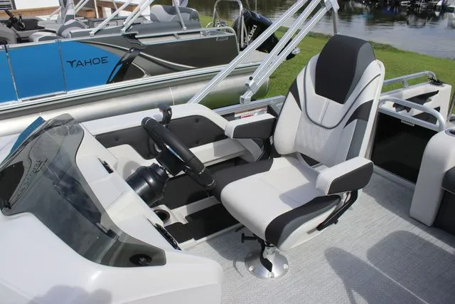 Slide: The Image of Avalon LSZ - 25 FT Entertainer 2026 - 5