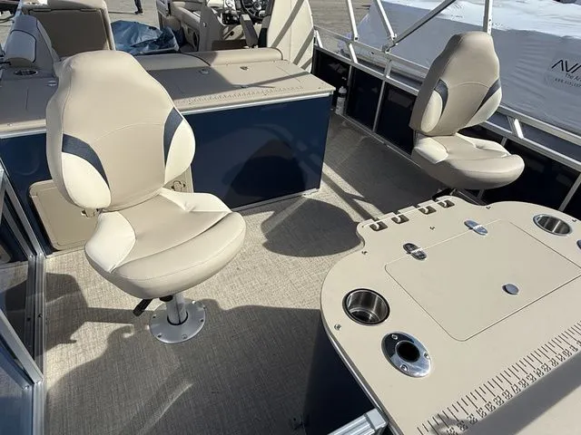 Slide: The Image of Avalon Venture 85 - 23 FT Rear Fish 2026 - 14