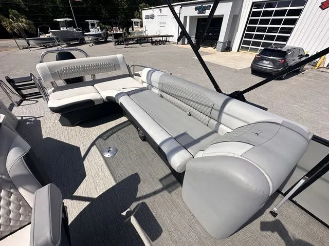 Slide: The Image of Tahoe Cascade - 23 FT Cruise Rear Bench 2025 - 10