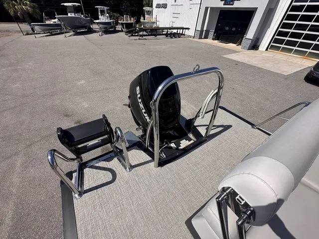 Slide: The Image of Tahoe Cascade - 23 FT Cruise Rear Bench 2025 - 13