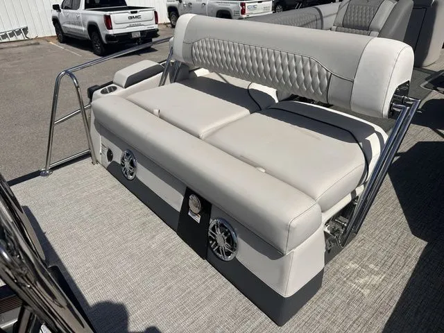 Slide: The Image of Tahoe Cascade - 23 FT Cruise Rear Bench 2025 - 14