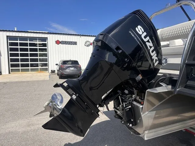 Slide: The Image of Tahoe Cascade - 23 FT Cruise Rear Bench 2025 - 18