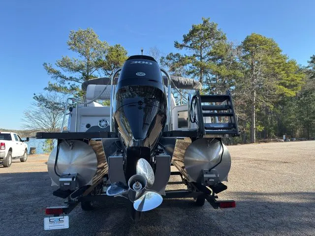 Slide: The Image of Tahoe Cascade - 23 FT Cruise Rear Bench 2025 - 21