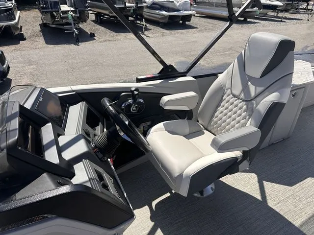 Slide: The Image of Tahoe Cascade - 23 FT Cruise Rear Bench 2025 - 8