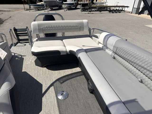 Slide: The Image of Tahoe Cascade - 23 FT Cruise Rear Bench 2025 - 9