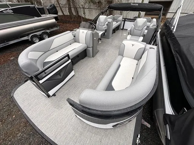 Slide: The Image of Tahoe Sport 85 - 23 FT Quad Lounger 2025 - 10