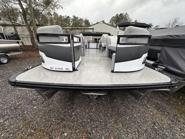 Slide: The Image of Tahoe Sport 85 - 23 FT Quad Lounger 2025 - 9