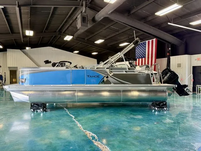 Slide: The Image of Tahoe LTZ - 23 FT Cruise Rear Bench 2025 - 11