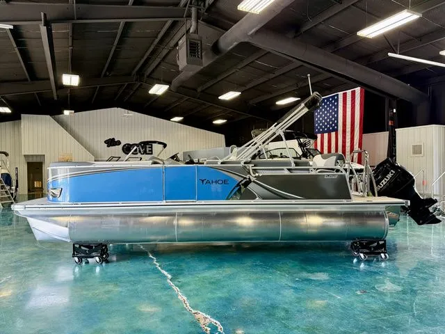 Slide: The Image of Tahoe LTZ - 23 FT Cruise Rear Bench 2025 - 12