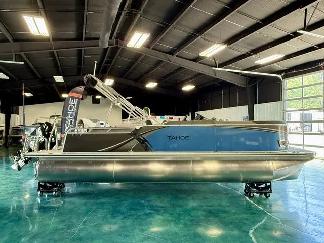 Slide: The Image of Tahoe LTZ - 23 FT Cruise Rear Bench 2025 - 13