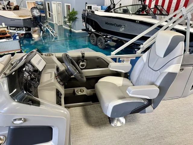 Slide: The Image of Tahoe LTZ - 23 FT Cruise Rear Bench 2025 - 17