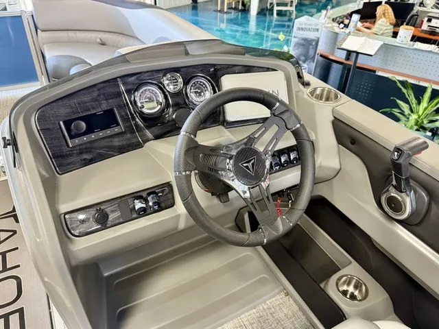 Slide: The Image of Tahoe LTZ - 23 FT Cruise Rear Bench 2025 - 18