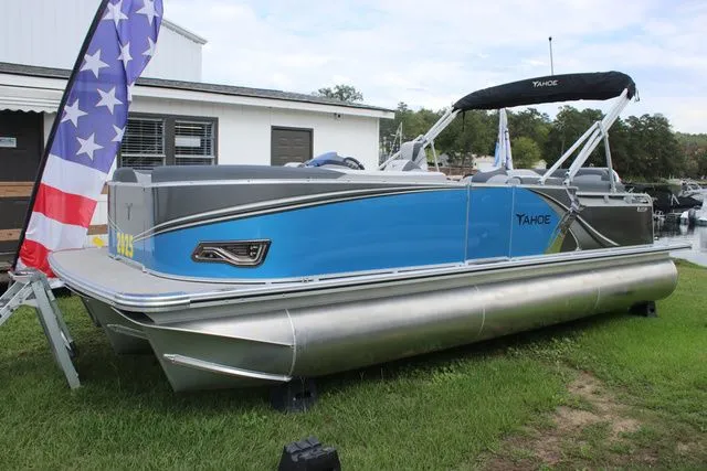 Slide: The Image of Tahoe LTZ - 23 FT Cruise Rear Bench 2025 - 23