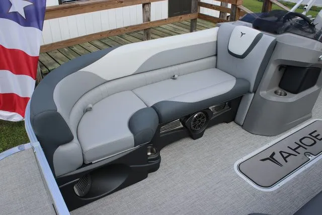 Slide: The Image of Tahoe LTZ - 23 FT Cruise Rear Bench 2025 - 3