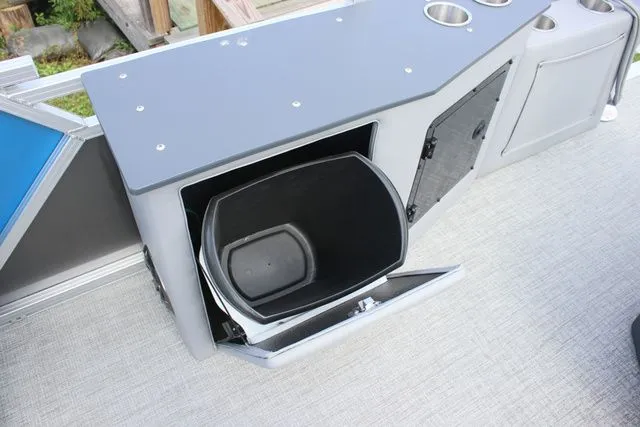 Slide: The Image of Tahoe LTZ - 23 FT Cruise Rear Bench 2025 - 8