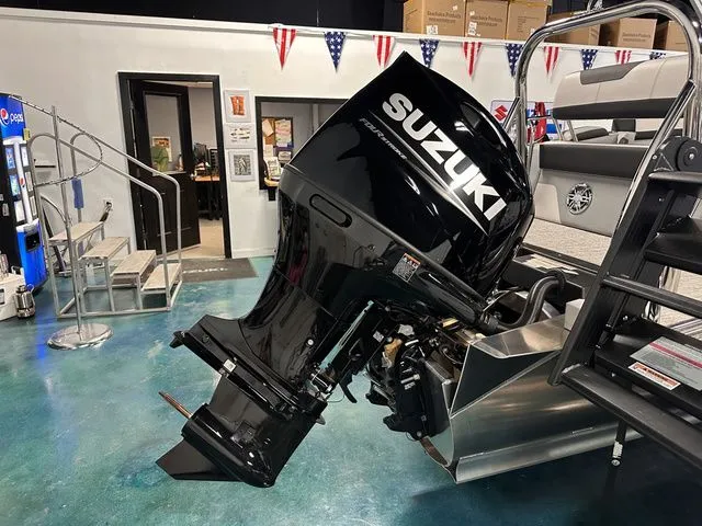 Slide: The Image of Tahoe Cascade - 23 FT Cruise Rear Bench 2025 - 6