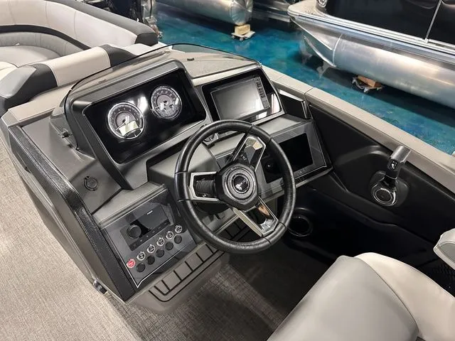 Slide: The Image of Tahoe Cascade - 23 FT Cruise Rear Bench 2025 - 9