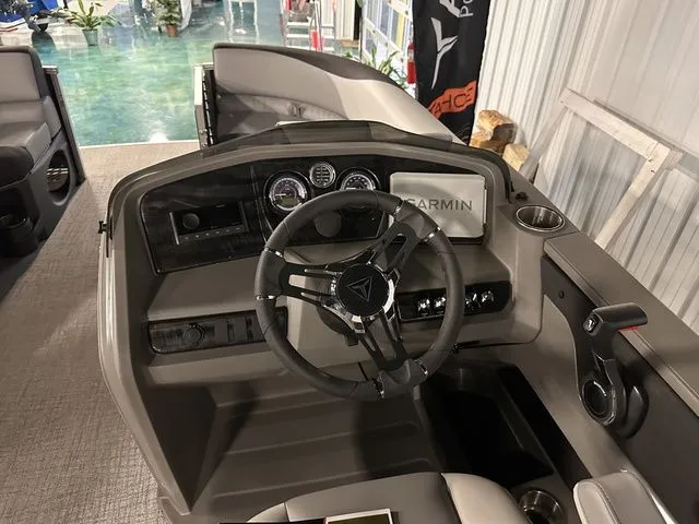 Slide: The Image of Tahoe LTZ - 21 FT Cruise Rear Bench 2025 - 9