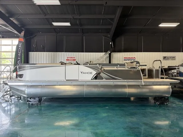 The Image of Tahoe LTZ - 23 FT Cruise Rear Bench 2025 - 1