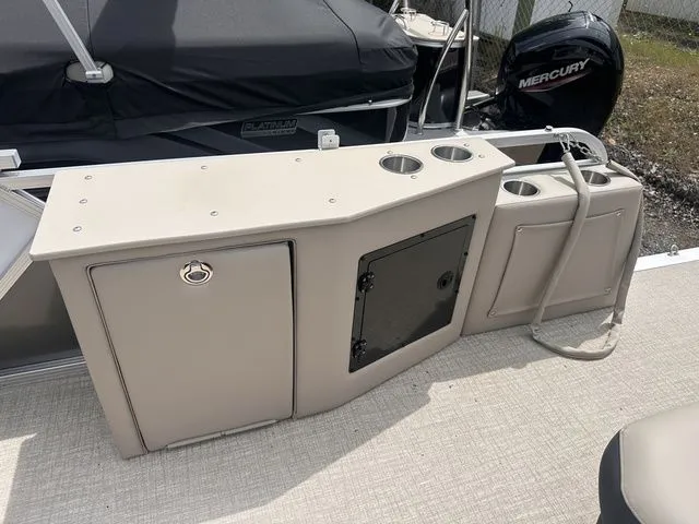 Slide: The Image of Tahoe LTZ - 23 FT Cruise Rear Bench 2025 - 12