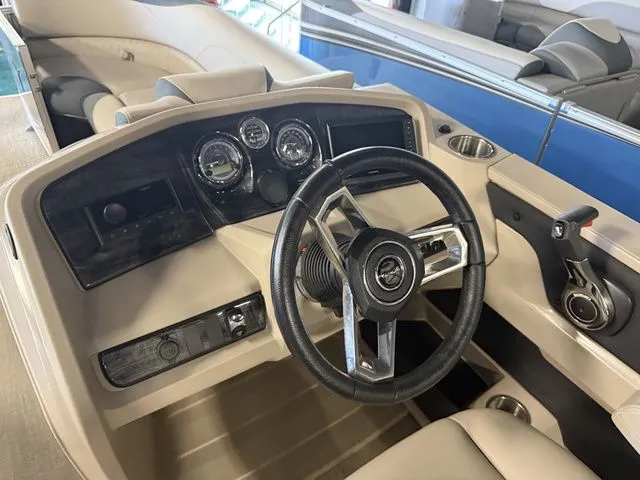 Slide: The Image of Tahoe LTZ - 23 FT Cruise Rear Bench 2025 - 4