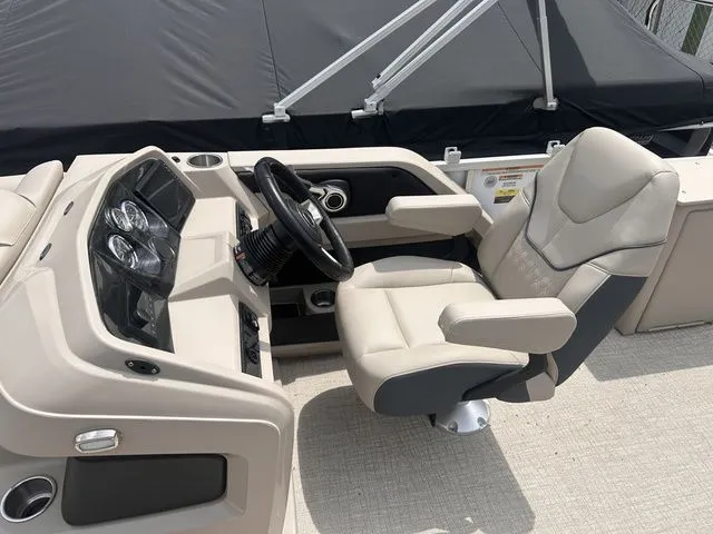 Slide: The Image of Tahoe LTZ - 23 FT Cruise Rear Bench 2025 - 8