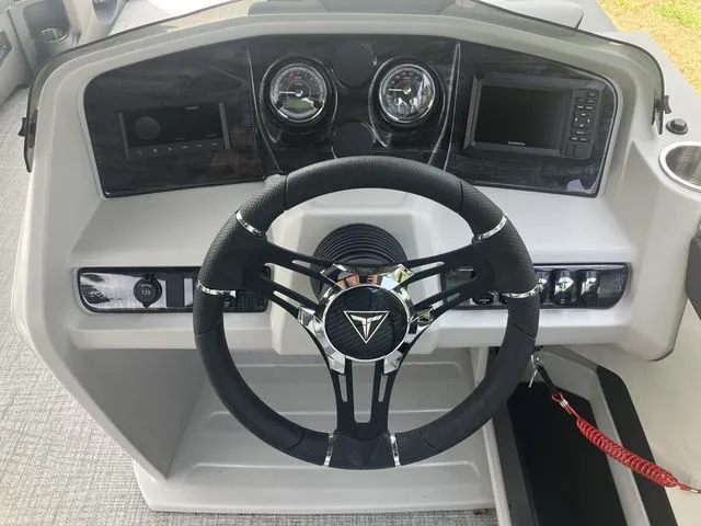 Slide: The Image of Tahoe LTZ - Quad Lounger 25' 2025 - 10