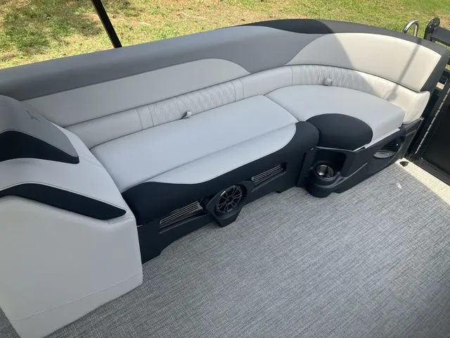 Slide: The Image of Tahoe LTZ - Quad Lounger 25' 2025 - 12