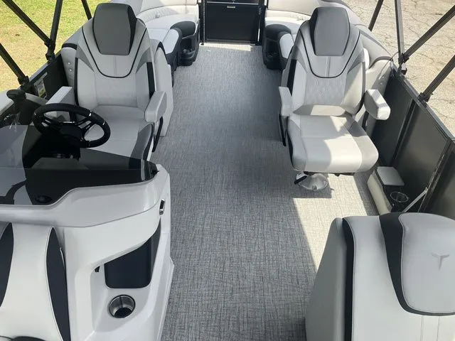 Slide: The Image of Tahoe LTZ - Quad Lounger 25' 2025 - 15