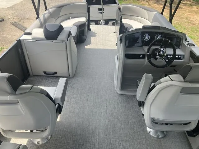 Slide: The Image of Tahoe LTZ - Quad Lounger 25' 2025 - 7