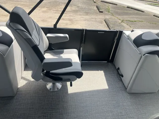 Slide: The Image of Tahoe LTZ - Quad Lounger 25' 2025 - 8